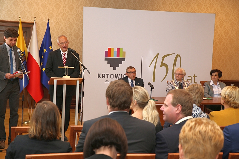 FOTO: Náměstek primátora Zbyněk Pražák při svém projevu ve vile Goldstein v Katovicích. Snímek Magistrát města Katovic.
